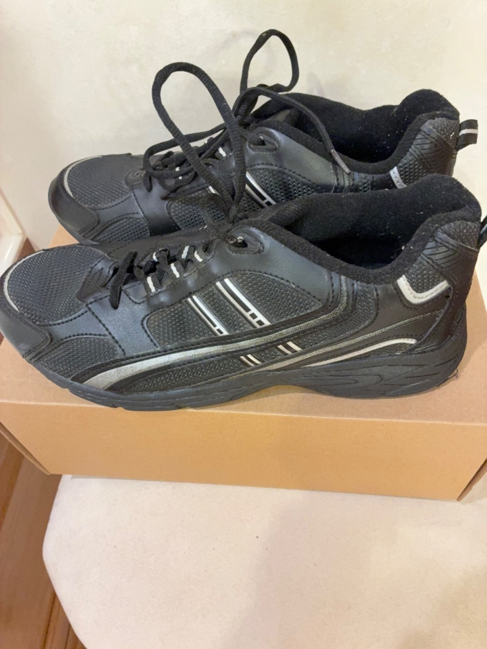Sneakers - Picture 3 of 5